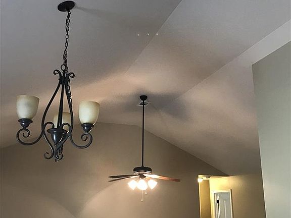 3rd image of 1733 White Oak Ln