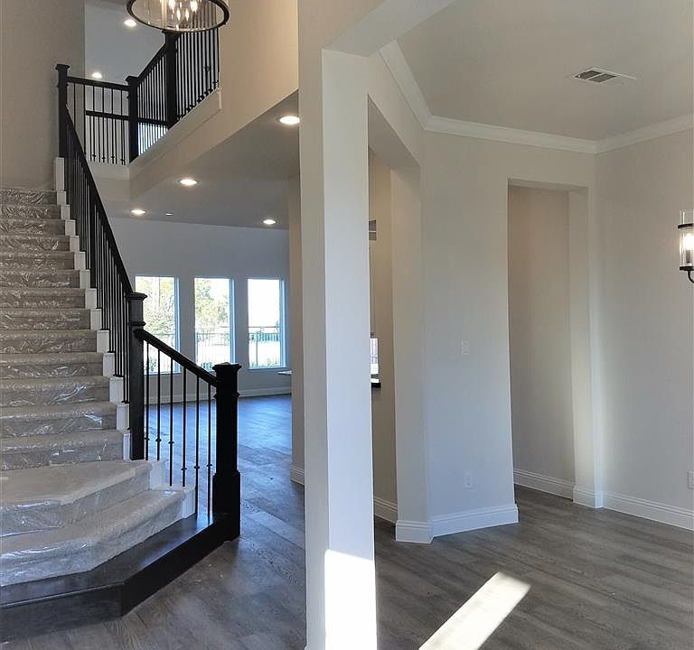 1st image of 2840 Clearwater Dr