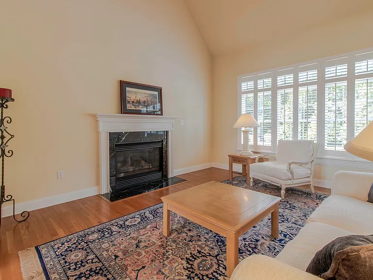 10 Wellington Pl — Photo 37