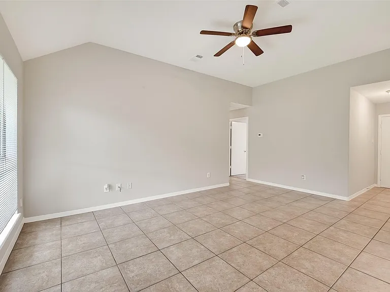 7429 Elbridge Ln — Photo 10