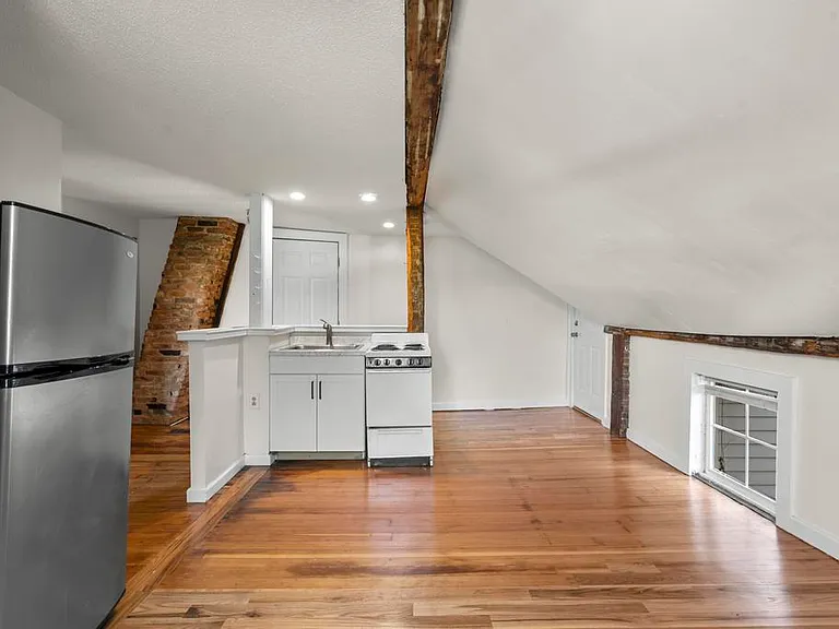 22 Winthrop St #5 — Photo 9