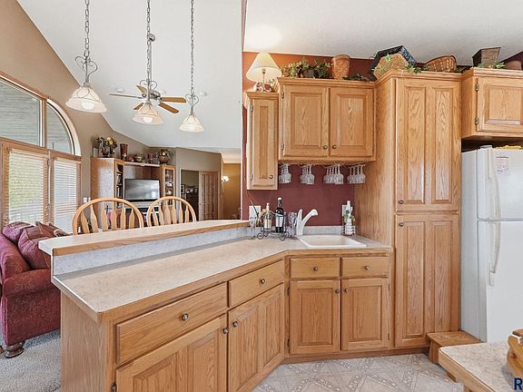 5th image of 105 Lakeview Cir
