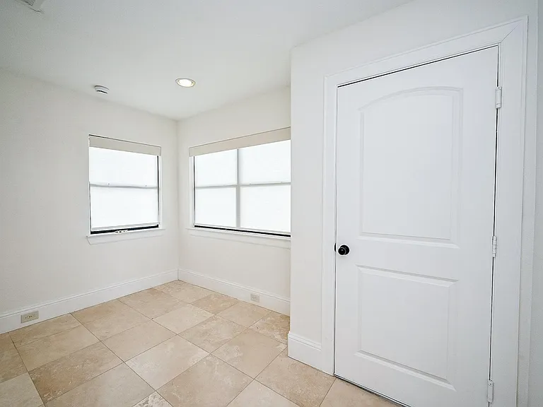 1825 W 24th St — Photo 28