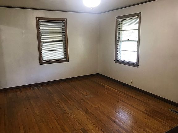 4th image of 504 Glenoaks Dr