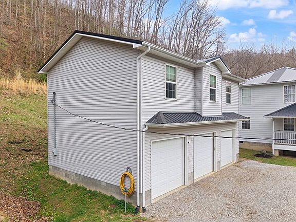 3rd image of 9693 Lotts Creek Rd