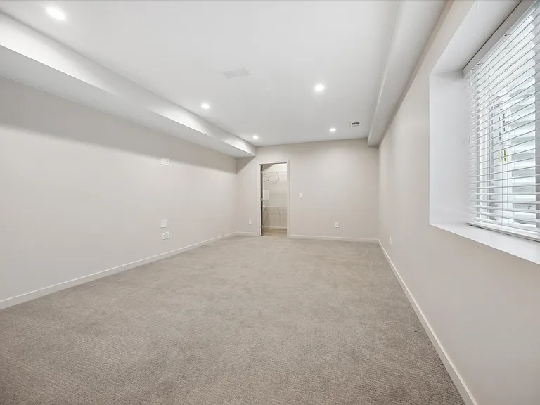 1419 N Irving St — Photo 10