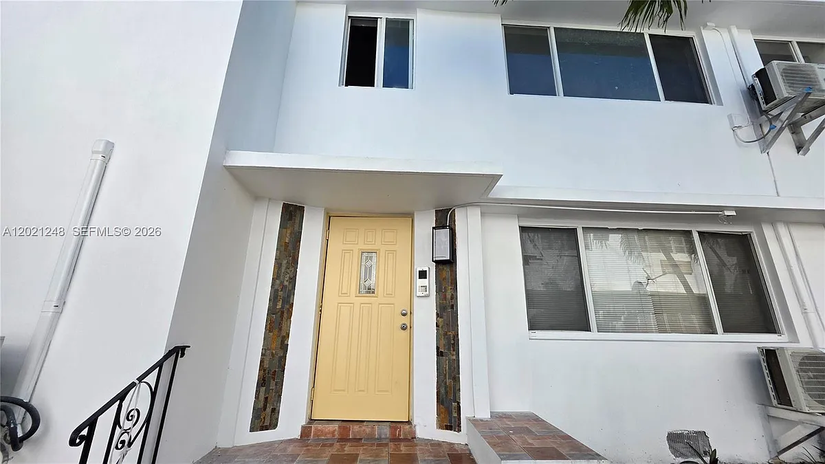 Building Photo - 7629 Dickens Ave #7