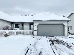 270 Oarlock Cir, East Syracuse, NY 13057