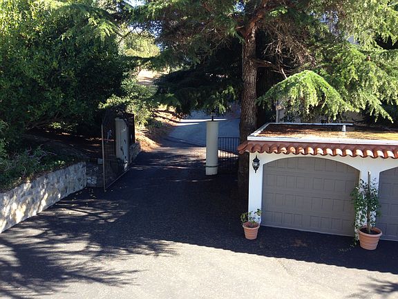 Detached garage/DW/Gate