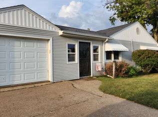 732 Argyle Ct, Clinton, IA 52732