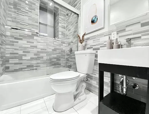 Rented by Vector New York, LLC | media 17