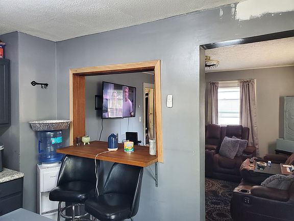 5th image of 2028 Green St