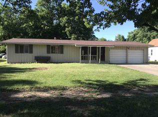 207 W Barton St, Leonardville, KS 66449