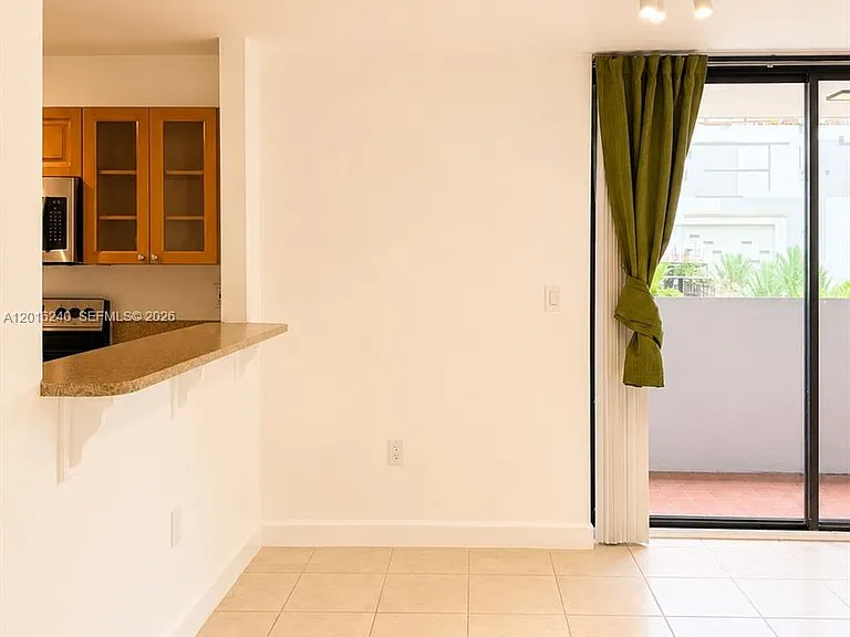 555 NE 30th St #404 — Photo 13