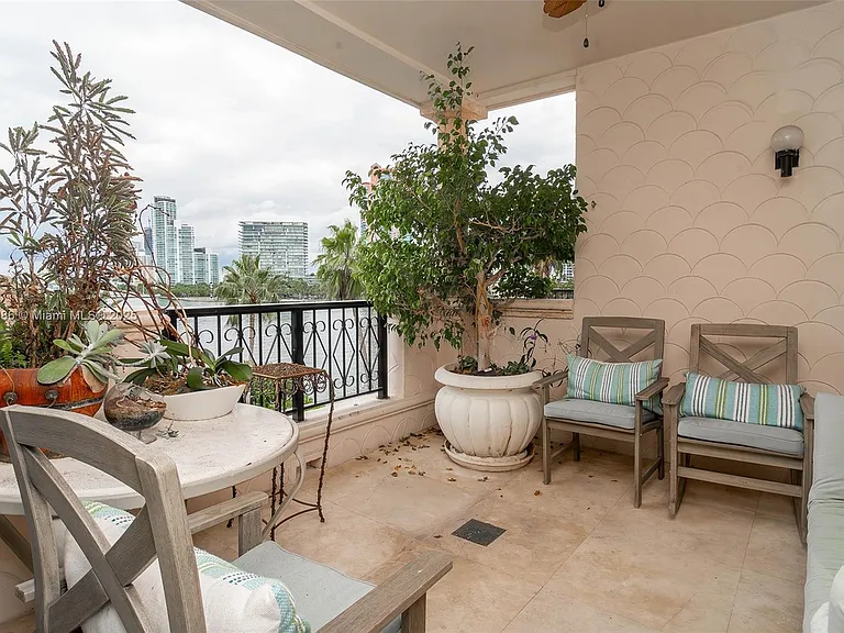 7241 Fisher Island Dr #7241 — Photo 21
