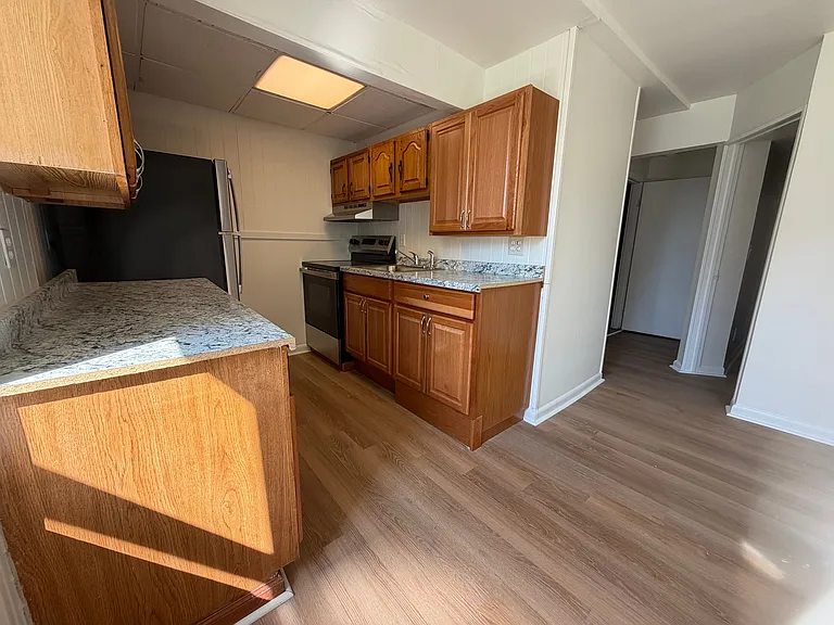1554 1st St #BASEMENT — Photo 7