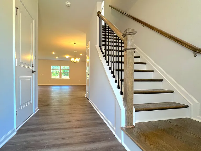 728 Denberg Ln — Photo 3