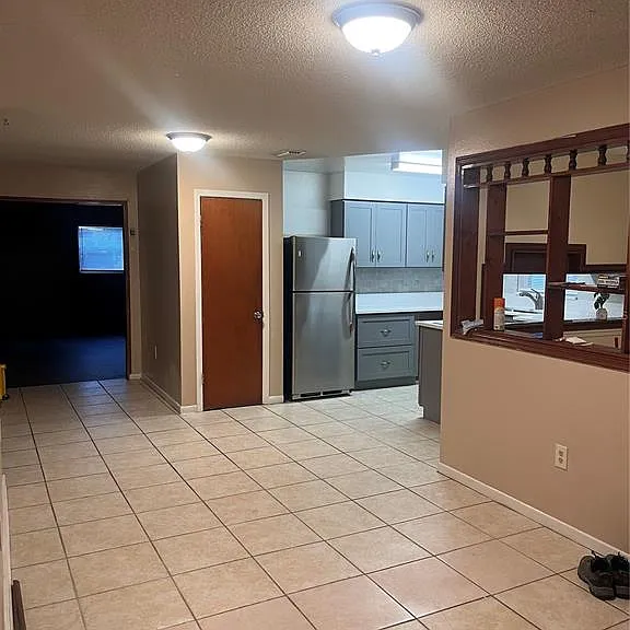6821 Derrick Dr — Photo 4