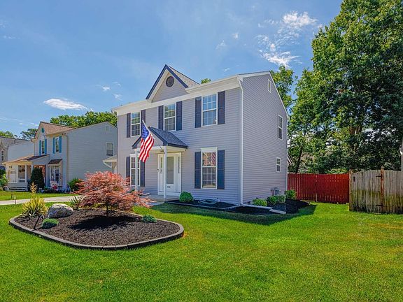 2nd image of 111 Rochelle Ln