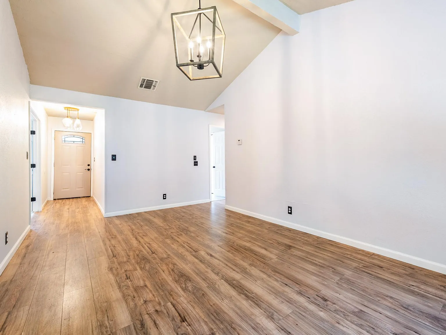 4 bed, 1496 sqft, $1,950 — Photo 4