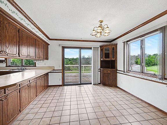 5th image of 25966 Pillsbury Ave