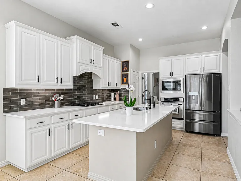 837 Moss Cliff Cir — Photo 2