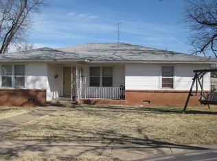 906 N 6th St, Ballinger, TX 76821