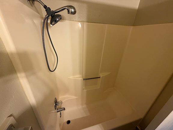5th image of 207 E 23rd St APT H