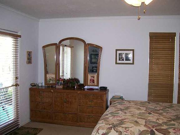 5th image of 626 Greenlea Chase W