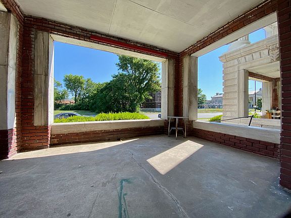 3rd image of 1614-1620 E Linwood Blvd #1616-1