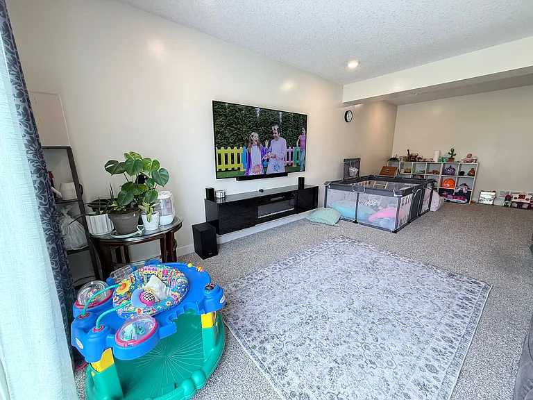 14250 Cheshire Ln N — Photo 38