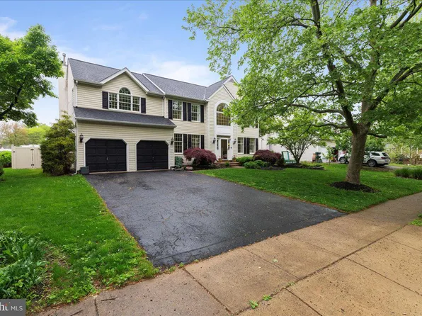 4 Steeplechase Dr, Doylestown, PA 18901