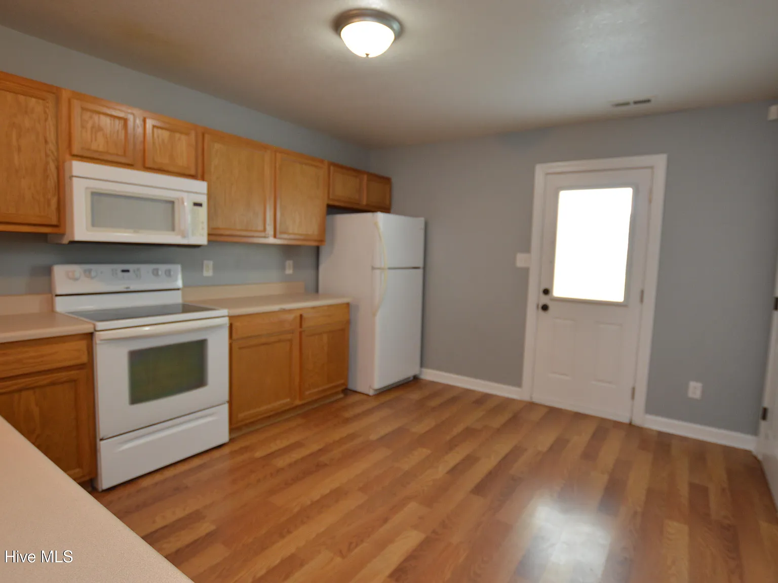 2 bed, 1.5 bath, $1,200 — Photo 4