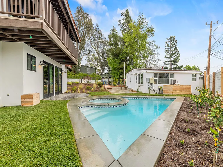 1221 S Chavez St — Photo 24