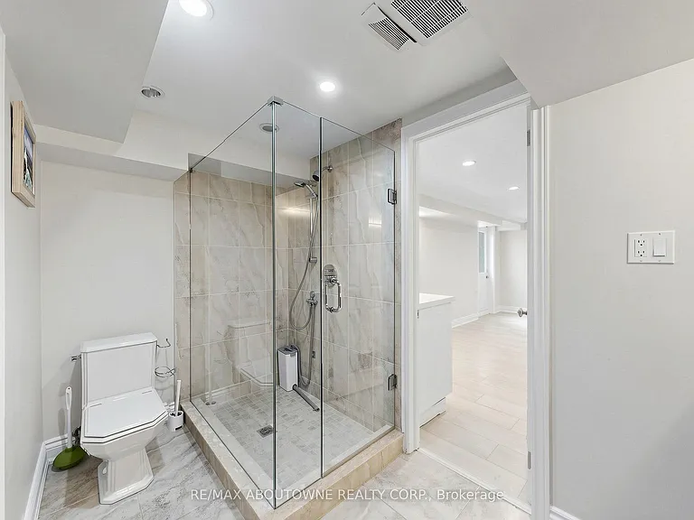 1316 Cambridge Dr — Photo 44