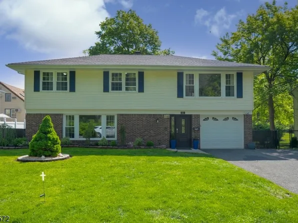 147 Pine Ave, New Milford Boro, NJ 07646