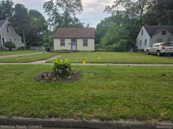 19919 Five Points St, Redford, MI 48240