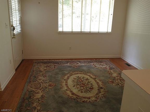 4th image of 16 Sweet Water Ln