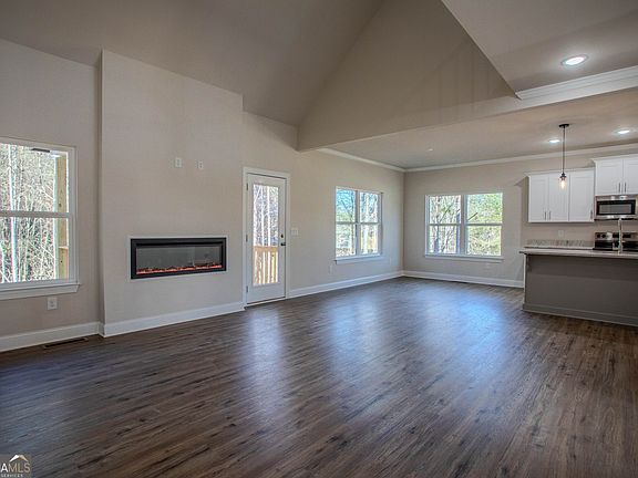 4th image of 179 Lawrence Dr