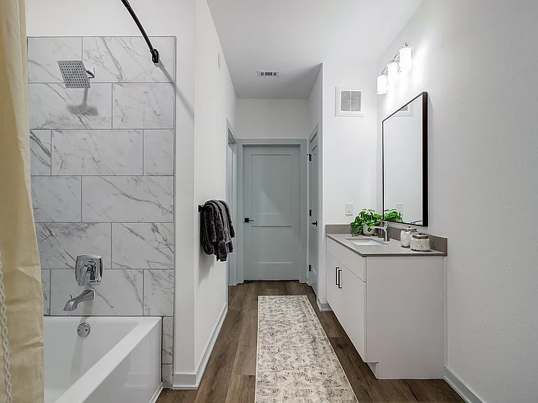 Garrett Forum Bathroom