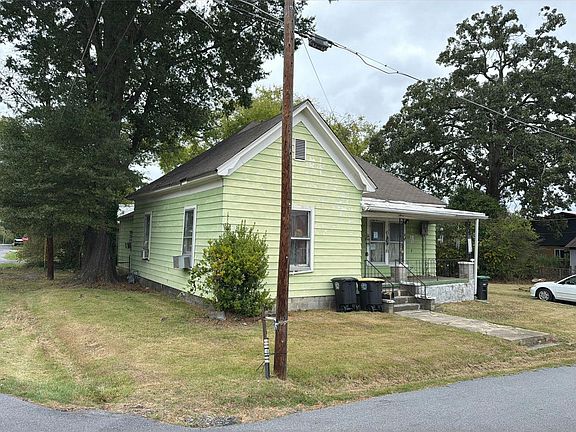 3rd image of 6 Evans St NE