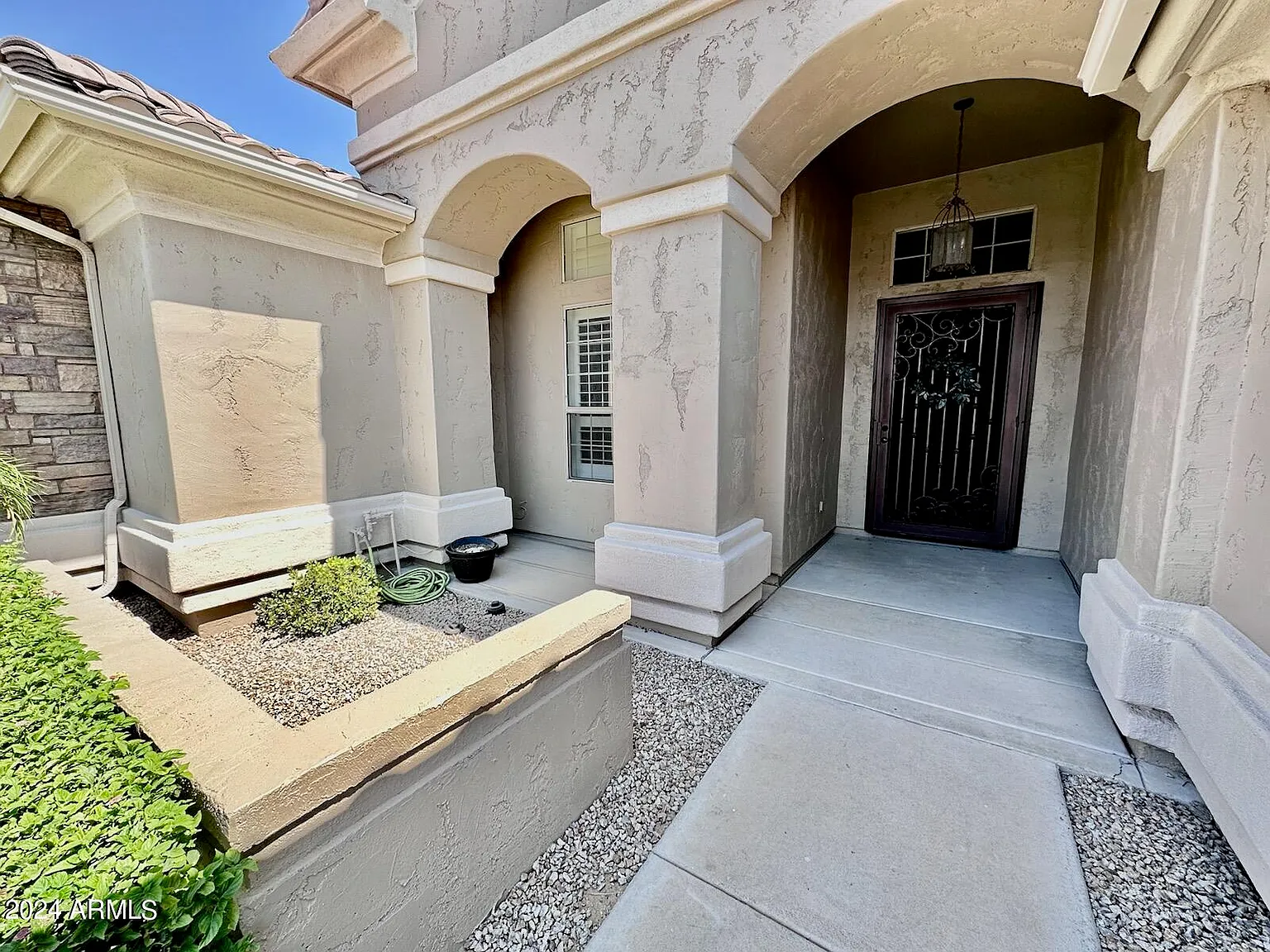 5 bed, 5.0 bath, 4274 sqft, $7,500 — Photo 2