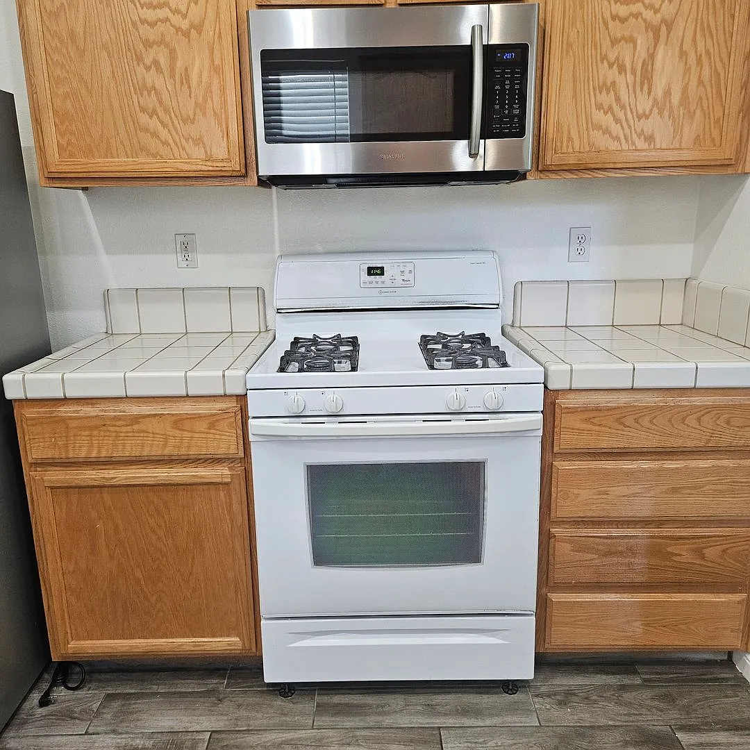 Spacious 4 bedroom home near River Oaks Golf Course — Photo 4
