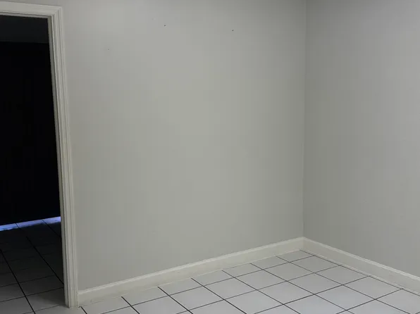 1225 W 35th St APT 24A, Hialeah, FL 33012