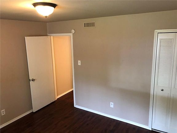 2nd image of 1068 Brownwood Dr