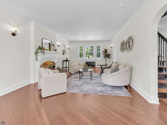 5th image of 153 Clairmont Ter