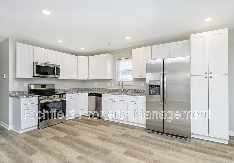 420 S Hamilton Ave #A — Photo 2