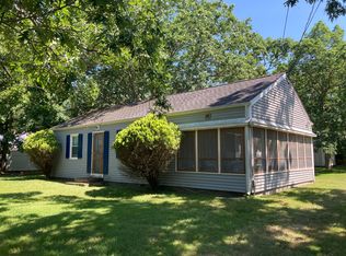 19 Hampton Rd, Hampton Bays, NY 11946