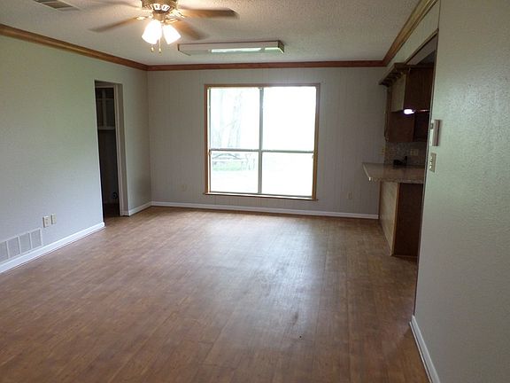 4th image of 212 Welch Ln