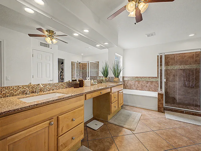 12410 N Echo Valley Dr — Photo 16
